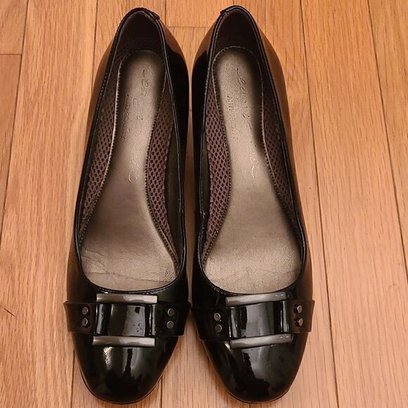 Easy Spirit Black Patent Pumps 6.5 - Picture 1 of 4